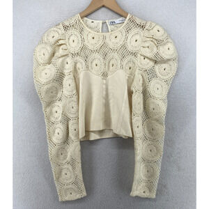 ZARA Top M Crochet Cropped Blouse Felt Lace Yoke Puff Sleeve Ribbed Off White